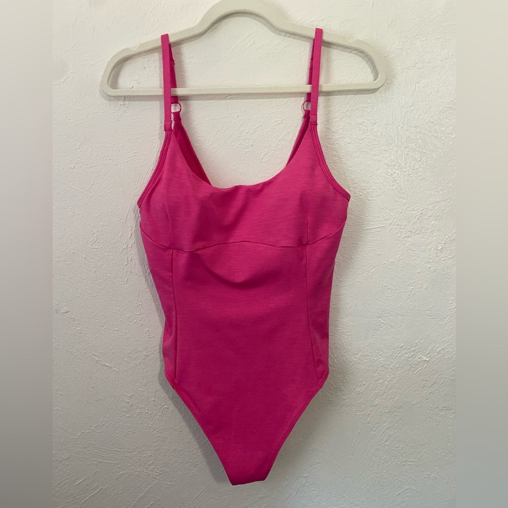 NWOT Outdoor Voices TechSweat Bodysuit, Pink, M